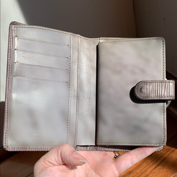 Louis Vuitton Epi Kisslock Wallet - Picture 8 of 17